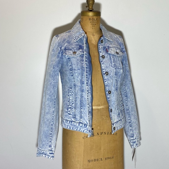 Levi's Jackets & Blazers - * Brand New * Levi’s lined Jean jacket